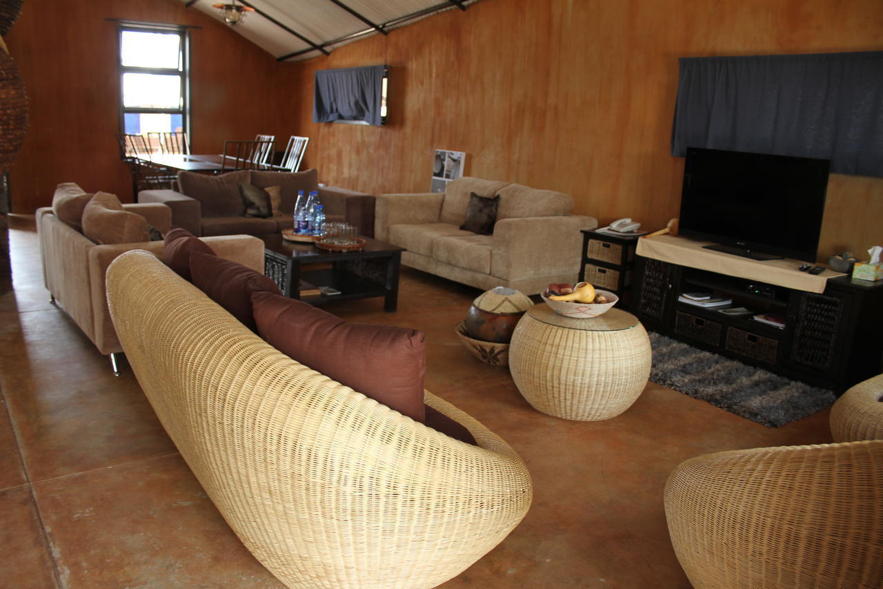 Ongula Village Homestead Lodge Omupumba Exteriör bild