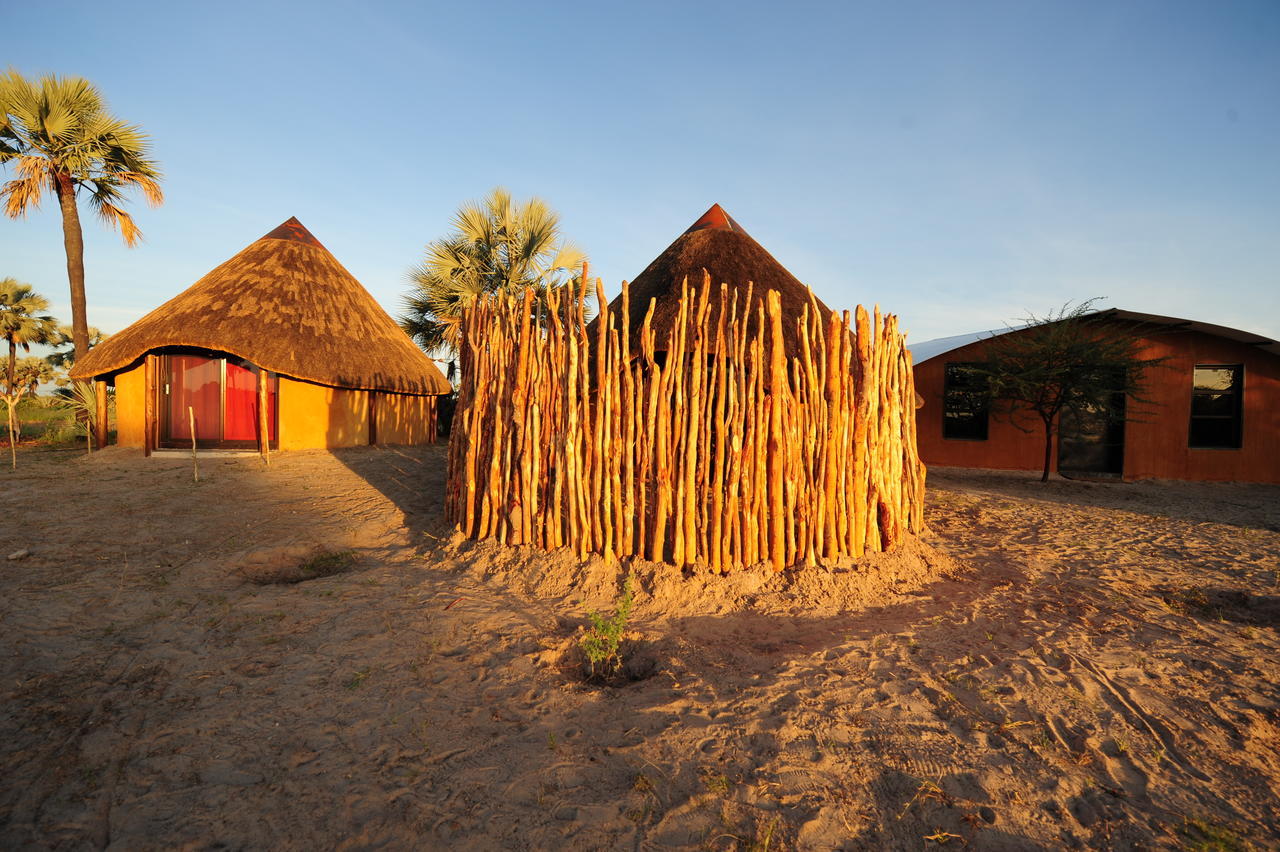 Ongula Village Homestead Lodge Omupumba Exteriör bild
