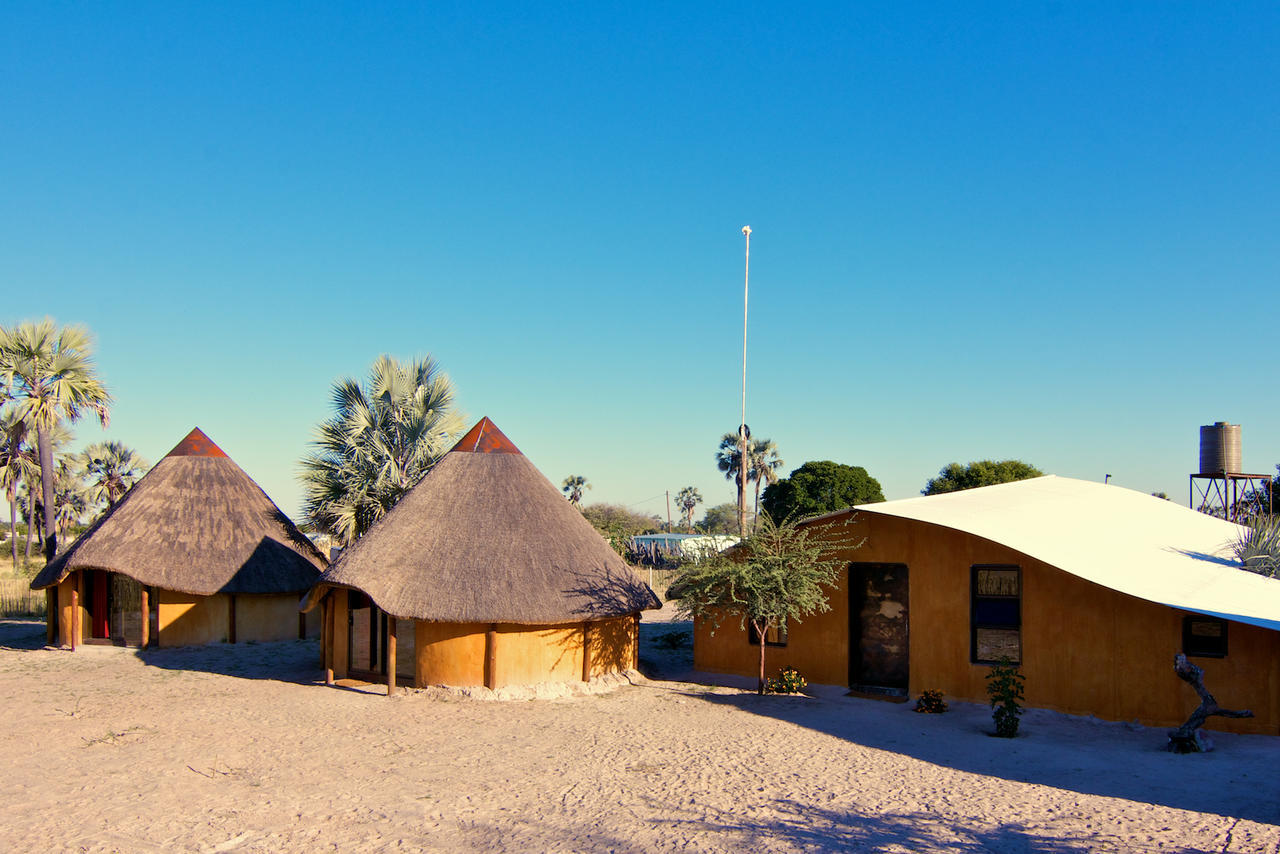 Ongula Village Homestead Lodge Omupumba Exteriör bild