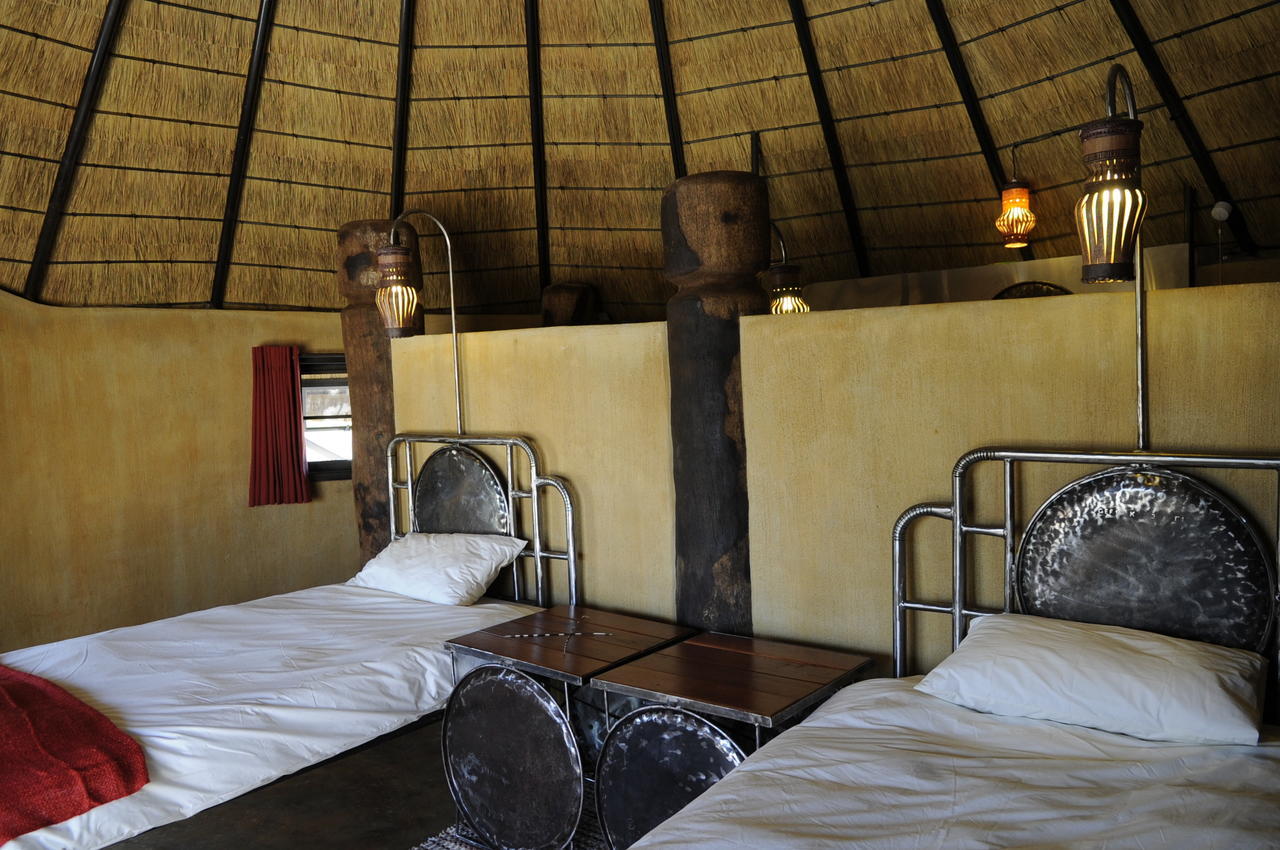 Ongula Village Homestead Lodge Omupumba Exteriör bild
